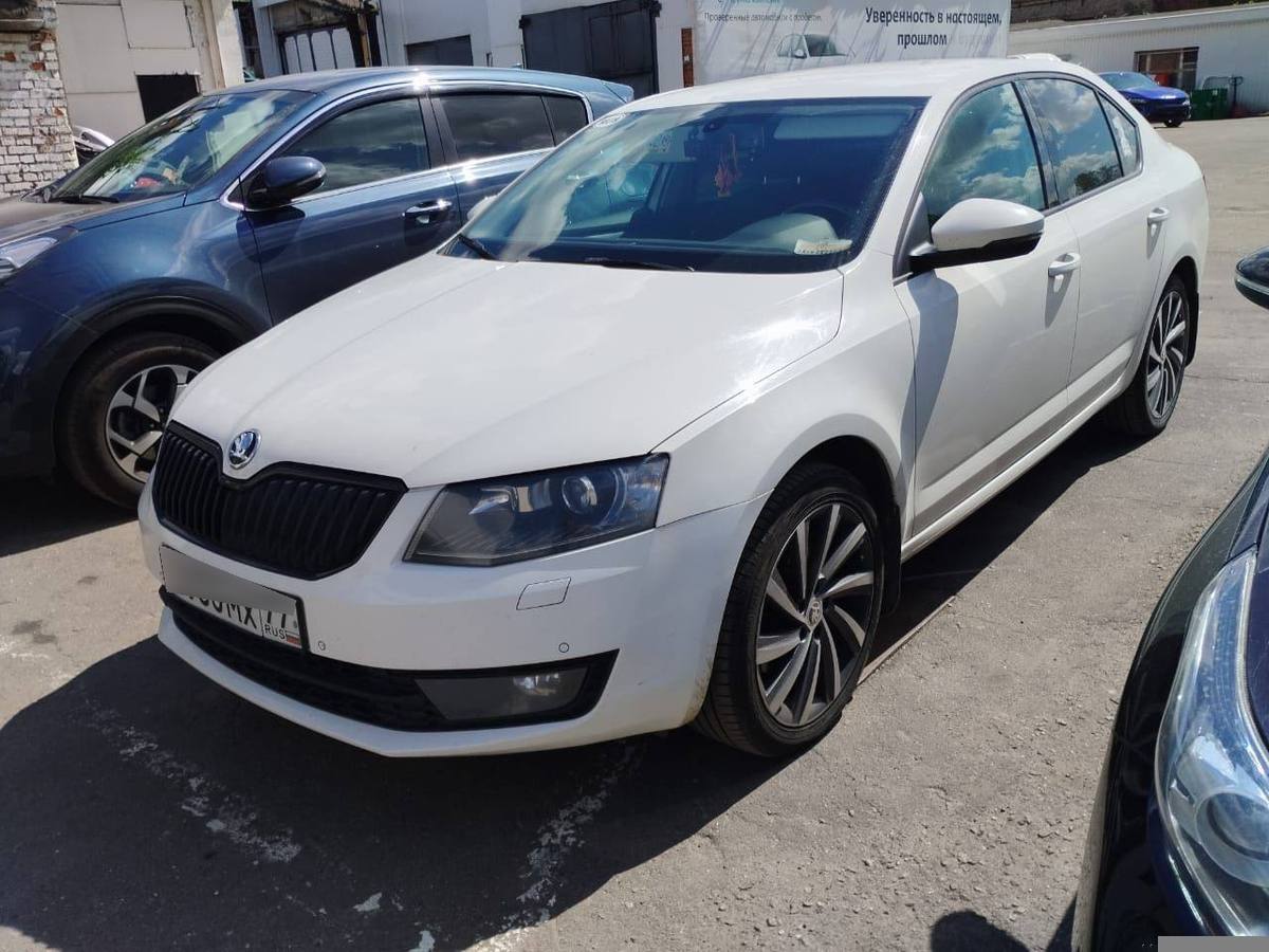 Купить Skoda Octavia III (A7) лифтбек, 2015 года, цвет: Белый, за 1749000  руб. в Санкт-Петербурге